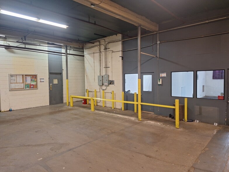 740 N Albany Ave, Chicago, IL for lease - Building Photo - Image 3 of 6