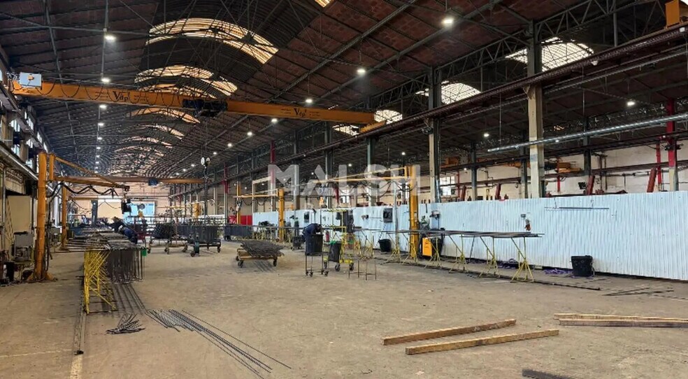 Local d'activités dans Bourgoin-Jallieu à vendre - Photo du bâtiment - Image 2 de 7