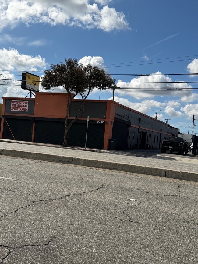 More details for 9742 Artesia Blvd, Bellflower, CA - Industrial for Lease