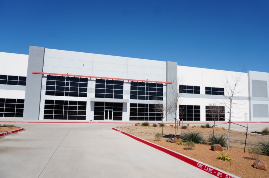 2250 E I-30, Grand Prairie, TX à louer - Photo principale - Image 1 de 10