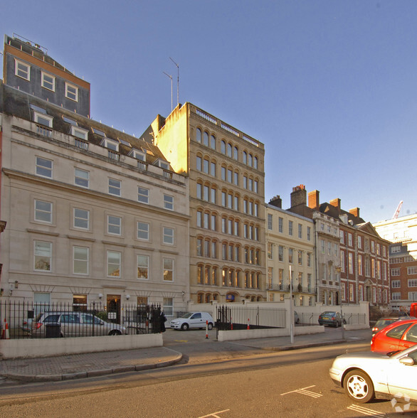 64 Lincolns Inn Fields, London à louer - Photo du bâtiment - Image 2 de 3