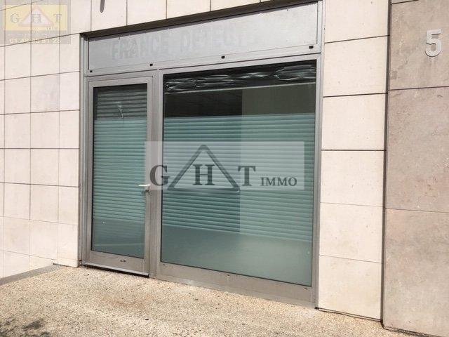 Office in Saint-Mandé for sale Building Photo- Image 1 of 4