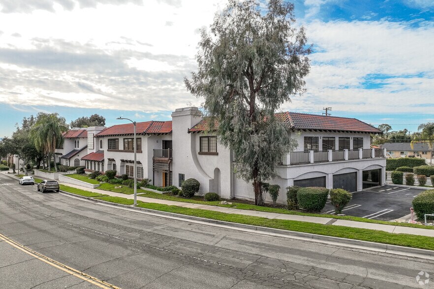 1113 Alta Ave, Upland, CA à louer - Photo du bâtiment - Image 3 de 28