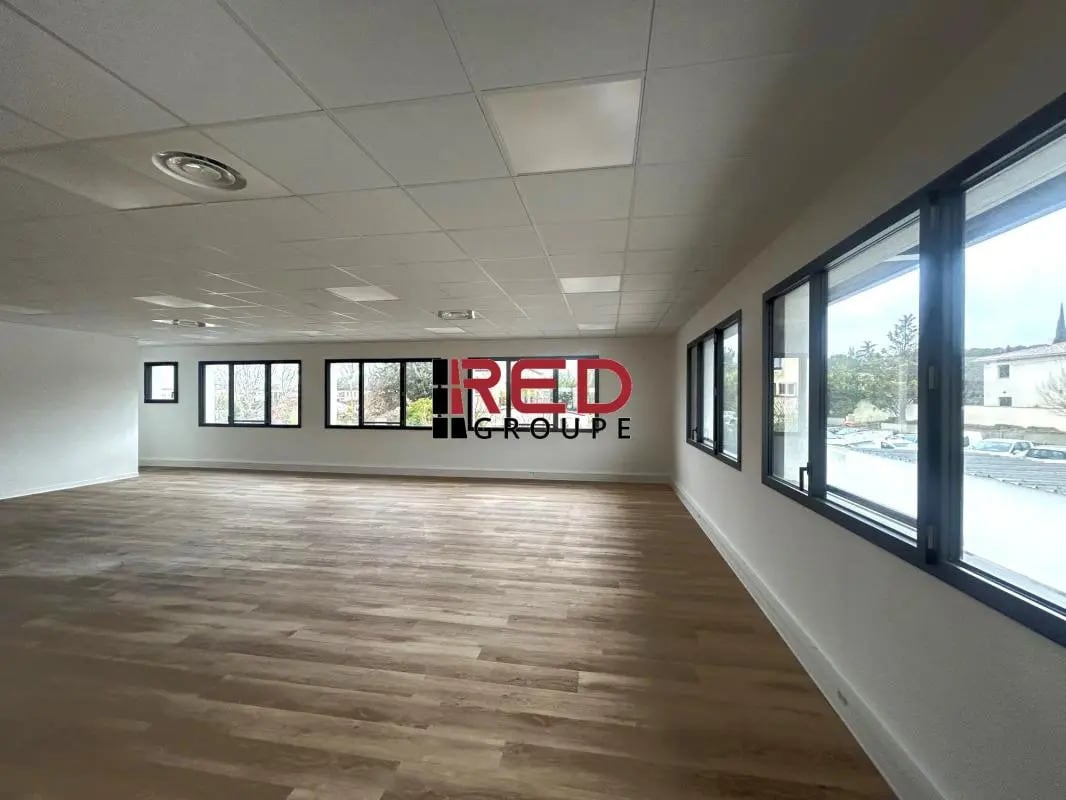 Office in Éguilles for sale Building Photo- Image 1 of 5