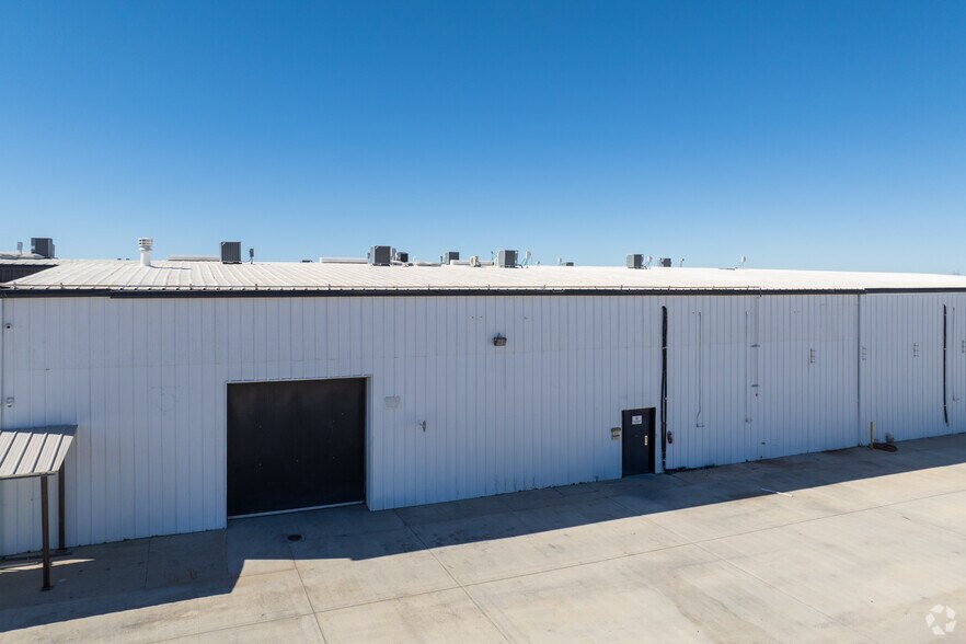 9486 Holly Rd, Adelanto, CA for lease - Building Photo - Image 2 of 4