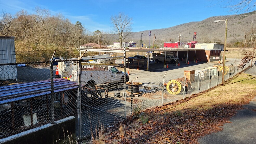 325 Fairchild St, Harriman, TN for sale - Building Photo - Image 1 of 12