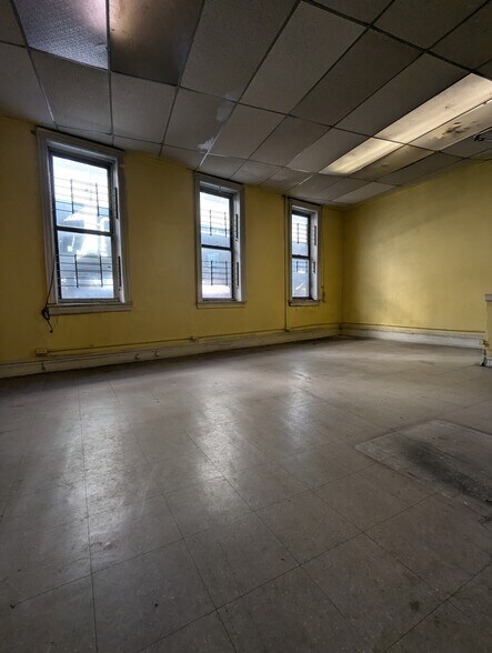 1630 Westchester Ave, Bronx, NY à louer - Photo du bâtiment - Image 3 de 10