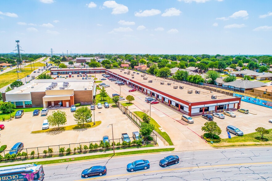 2819-2929 Altamesa Blvd, Fort Worth, TX à louer - Photo du bâtiment - Image 2 de 6