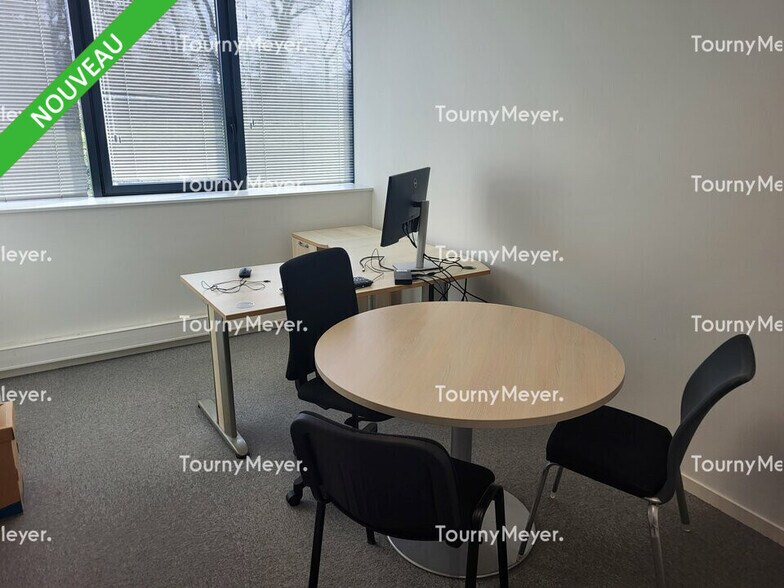 Office in Saint-Jacques-de-la-Lande for sale - Building Photo - Image 3 of 9