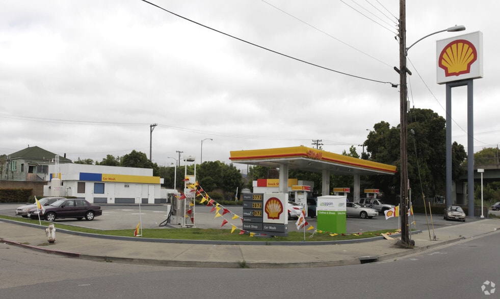 Portfolio portfolio of 4 properties for sale on LoopNet.ca - Building Photo - Image 1 of 4