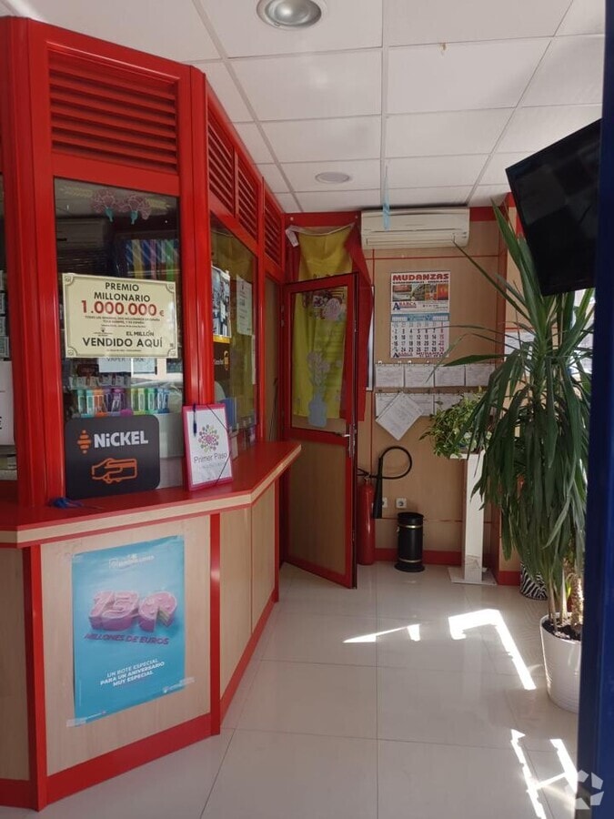 Fuenlabrada, MAD 28945 - Unit Puerta B, Esc. 1 - - Interior Photo - Image 2 of 4
