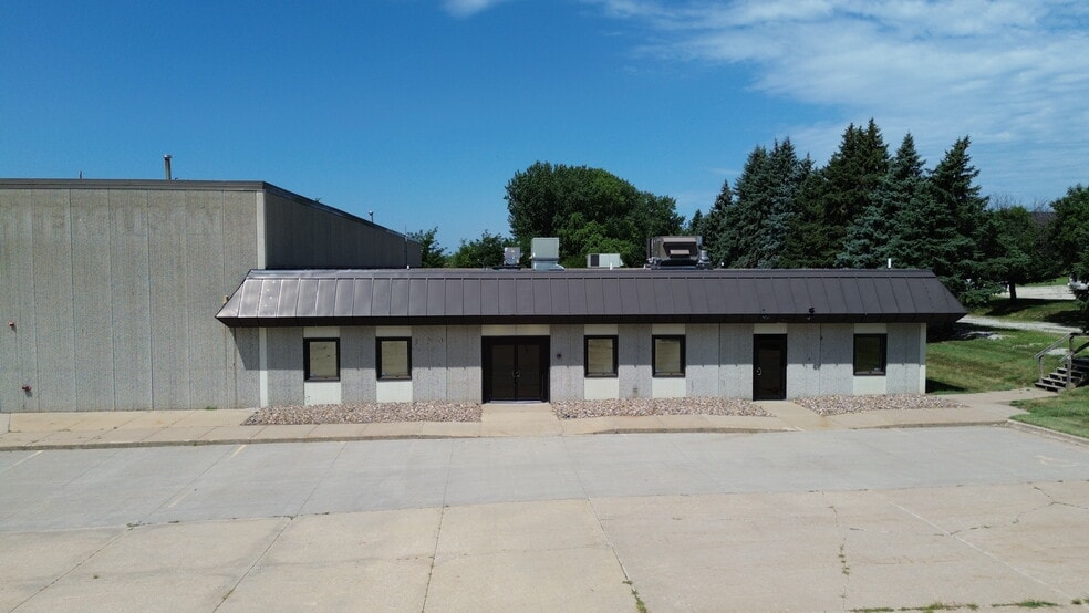 2134 NW 108th St, Clive, IA for lease - Building Photo - Image 3 of 7