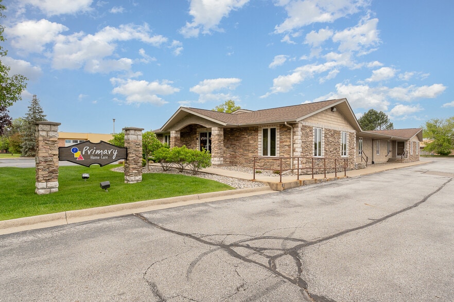 635 N Center Rd, Saginaw, MI à vendre - Photo du bâtiment - Image 2 de 24