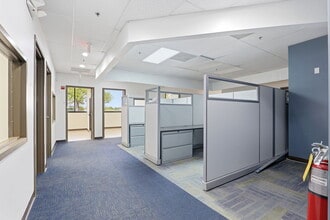 490 Centre Lake Dr NE, Palm Bay, FL à louer Photo intérieure- Image 2 de 18