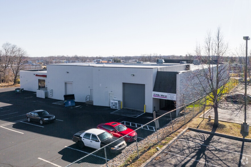 2272 E Lincoln Hwy, Langhorne, PA à vendre - Photo du bâtiment - Image 3 de 8