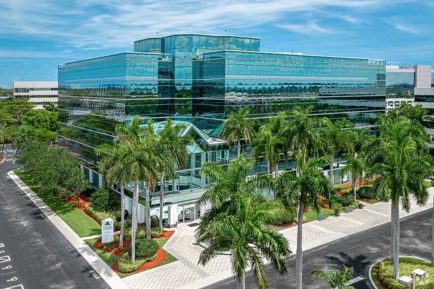 500 W Cypress Creek Rd, Fort Lauderdale, FL à louer - Photo principale - Image 1 de 16