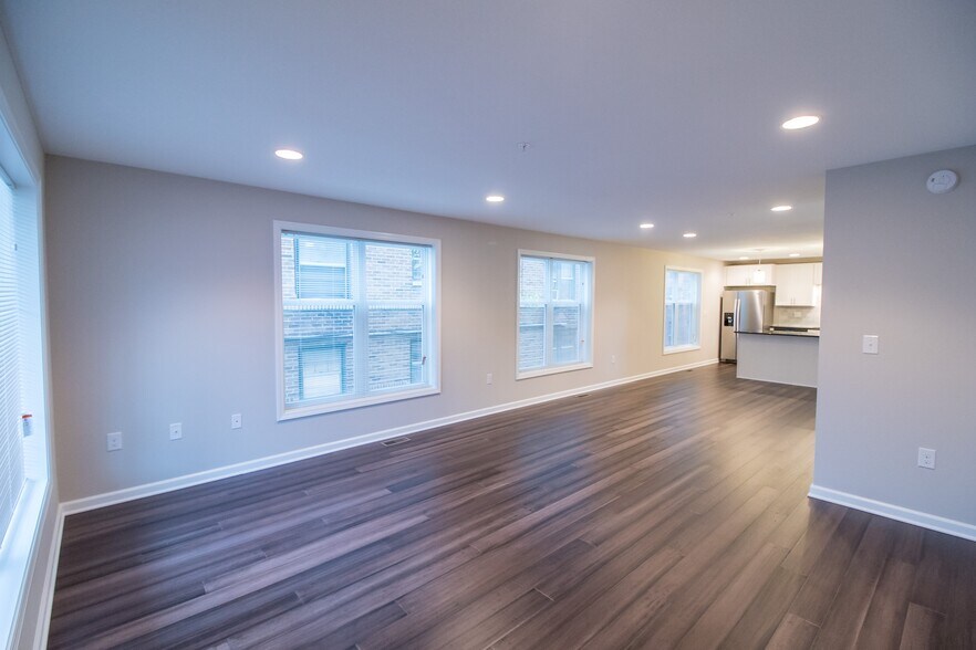 2449 Lyndale Ave S, Minneapolis, MN à vendre - Photo du bâtiment - Image 2 de 9