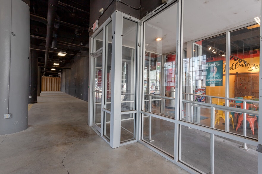 107-123 E Markham St, Little Rock, AR à louer - Photo du bâtiment - Image 2 de 14