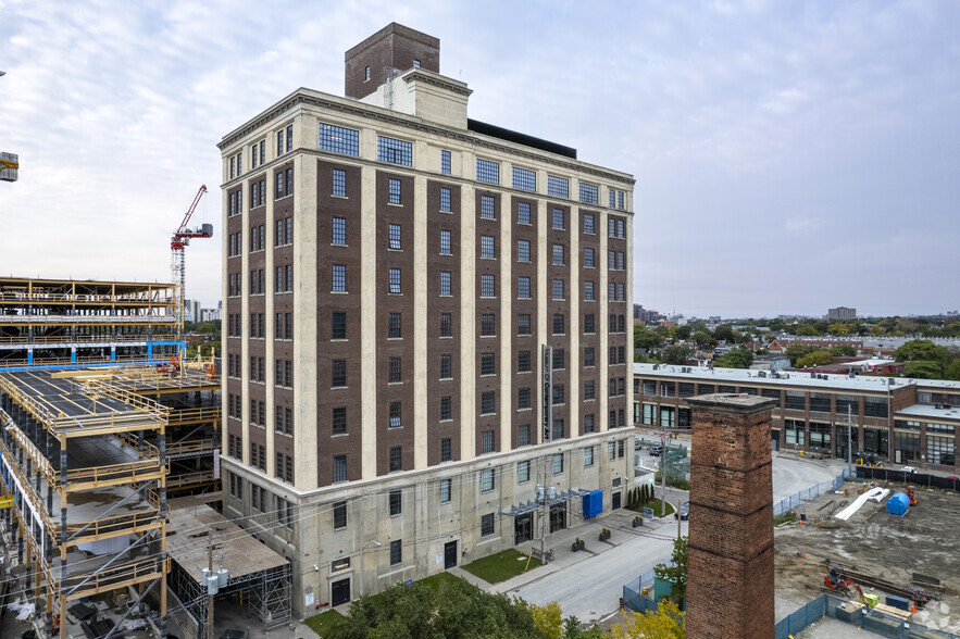 158 Sterling Rd, Toronto, ON à louer - Photo du bâtiment - Image 2 de 3