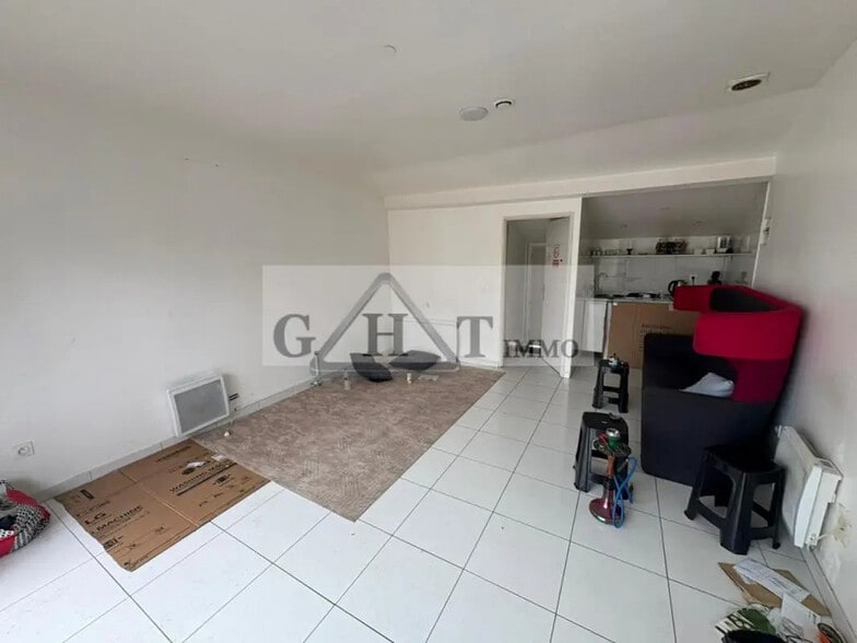 Office in Melun for lease - Interior Photo - Image 3 of 4