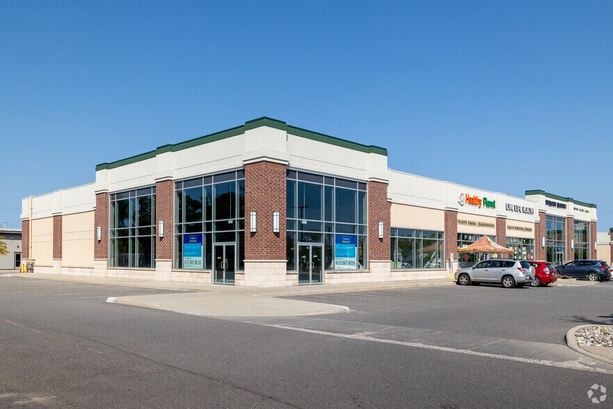 590-650 Industrial Ave, Ottawa, ON à louer - Photo du bâtiment - Image 2 de 13