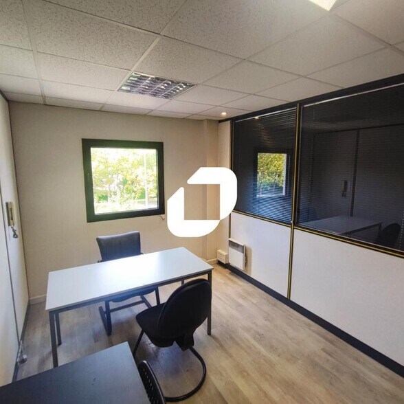 Office in Boissy-Saint-Léger for sale - Interior Photo - Image 3 of 5