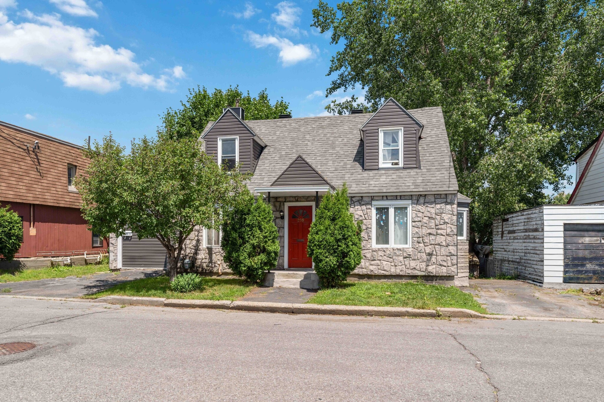 259 Bradley Av, Ottawa, ON for sale Primary Photo- Image 1 of 4