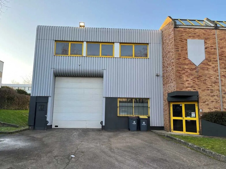 240 Rue Helene Boucher, Buc for lease - Building Photo - Image 1 of 2