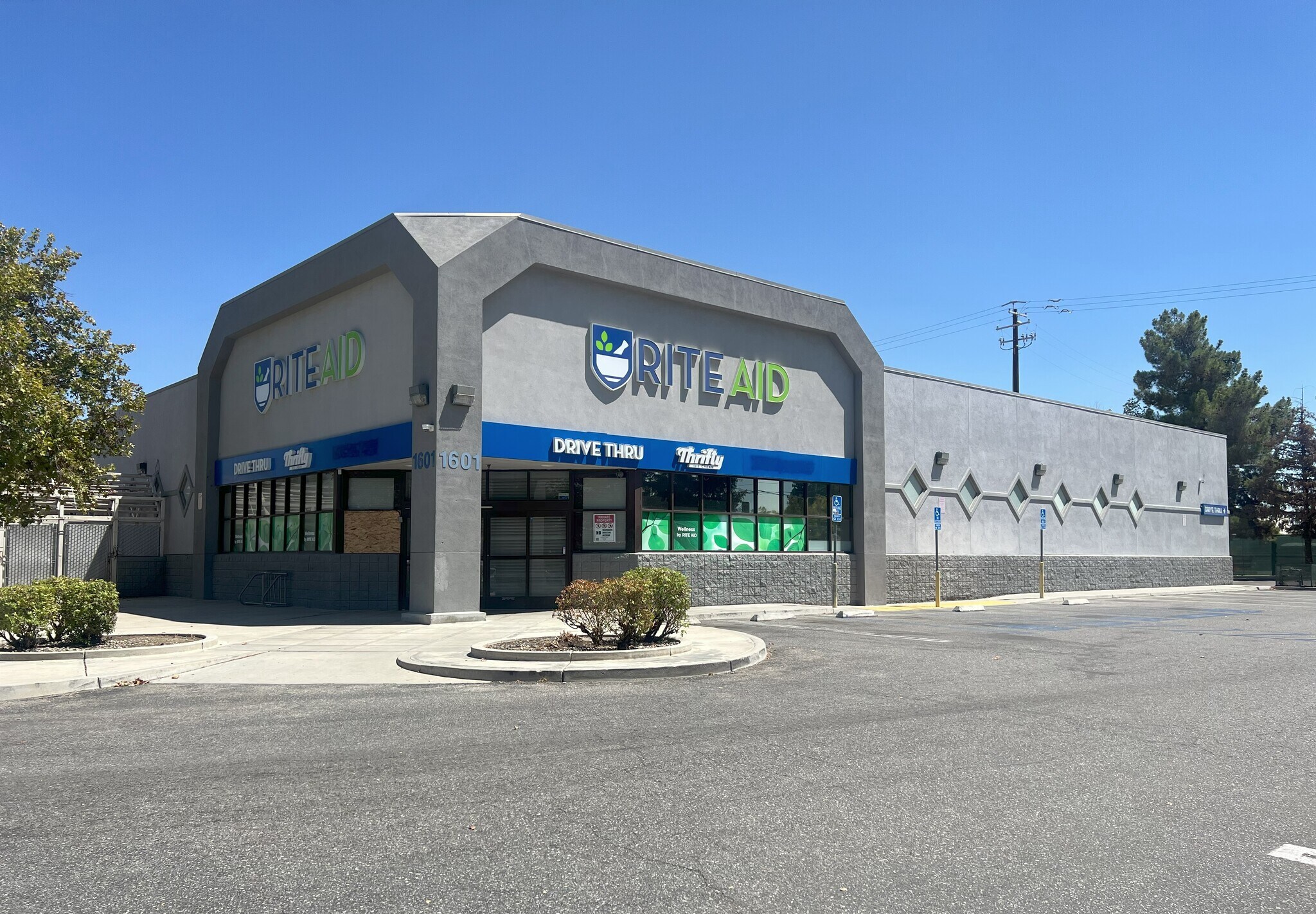 1701 23rd St, Bakersfield, CA for lease Building Photo- Image 1 of 10
