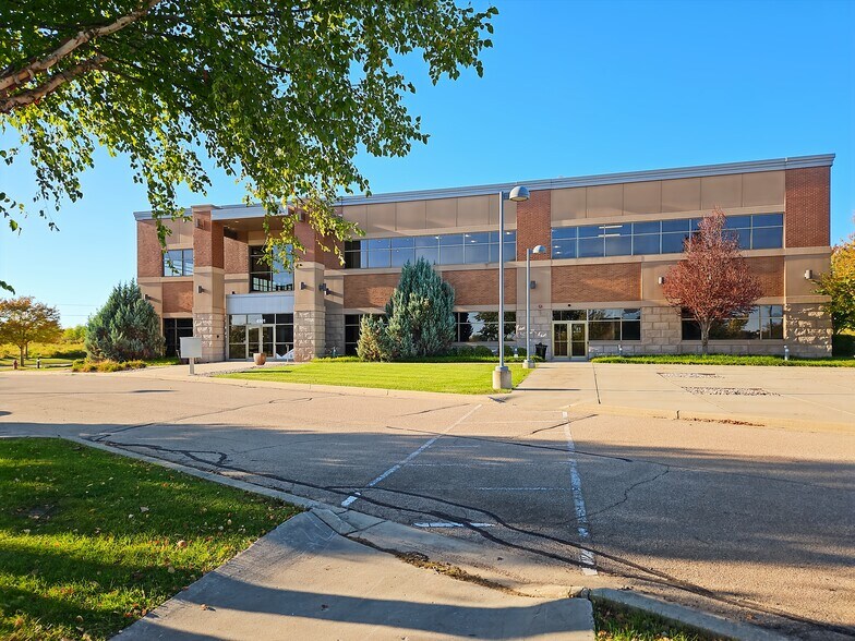 4901 Eastpark Blvd, Madison, WI à louer - Photo du bâtiment - Image 2 de 13