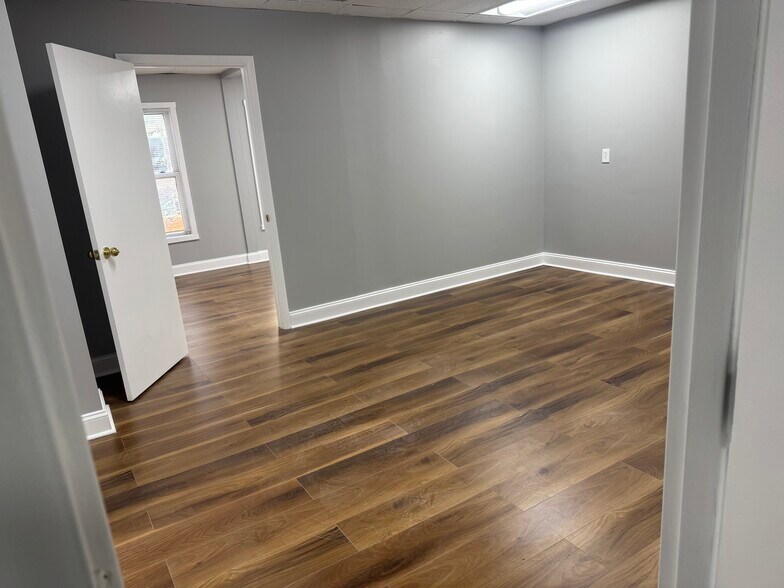 100 E Pennsylvania Ave, Towson, MD à louer - Photo du bâtiment - Image 2 de 25