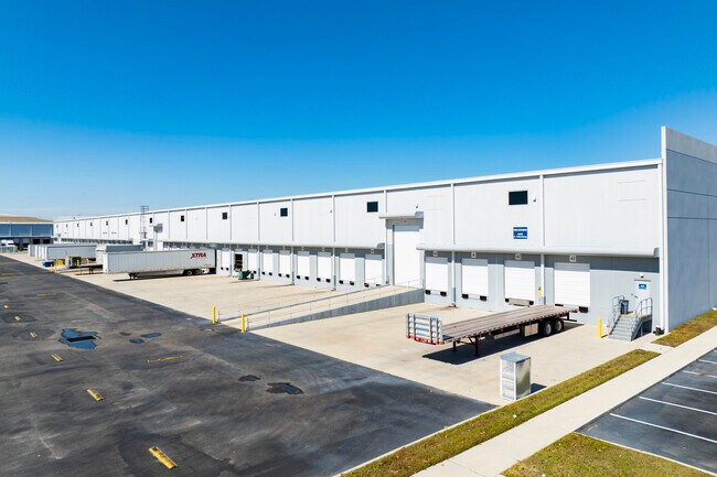 Plus de détails pour 6469 S Falkenburg Rd, Riverview, FL - Industriel à louer