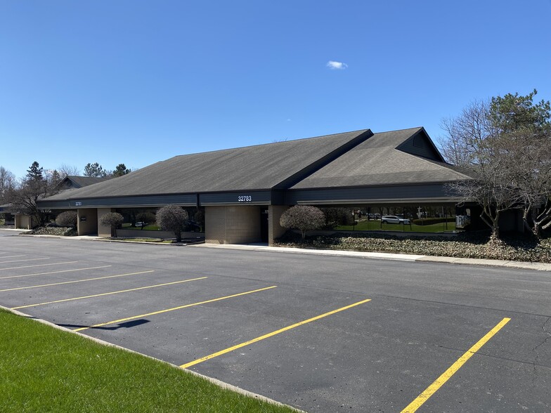 32781-32783 Middlebelt Rd, Farmington Hills, MI for sale - Building Photo - Image 3 of 6