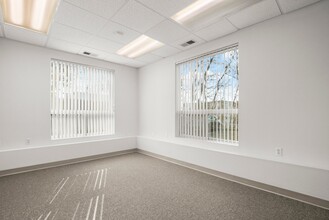 6 Oak St W, Greenwich, CT for lease Interior Photo- Image 2 of 14