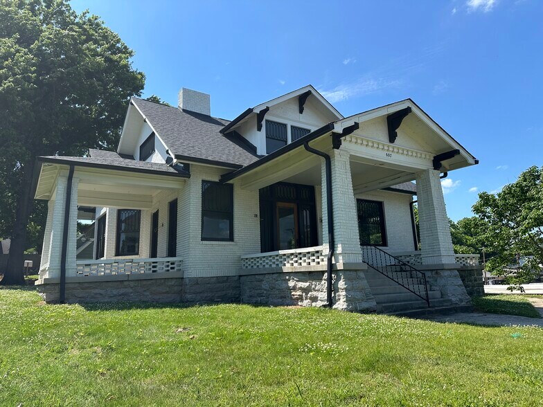 607 N High St, Columbia, TN à louer - Photo du bâtiment - Image 1 de 3