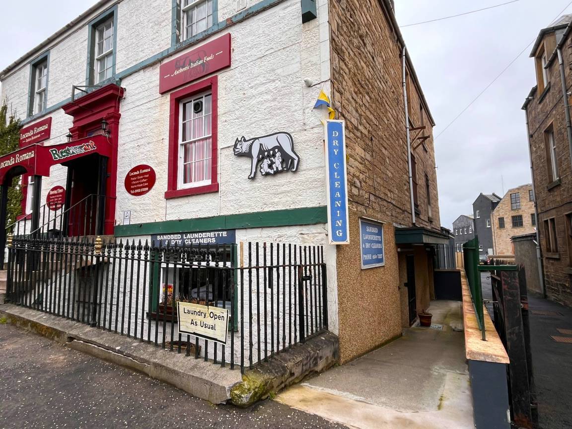 2B Sandbed, Hawick for sale Primary Photo- Image 1 of 2