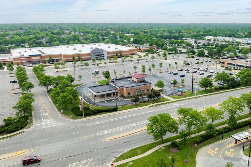 121 N Barrington Rd, Schaumburg, IL for sale - Building Photo - Image 2 of 5