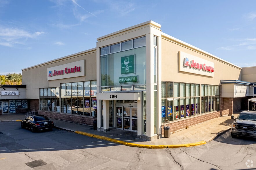 550-580 Boul Curé-Labelle, Laval, QC à louer - Photo du bâtiment - Image 2 de 6