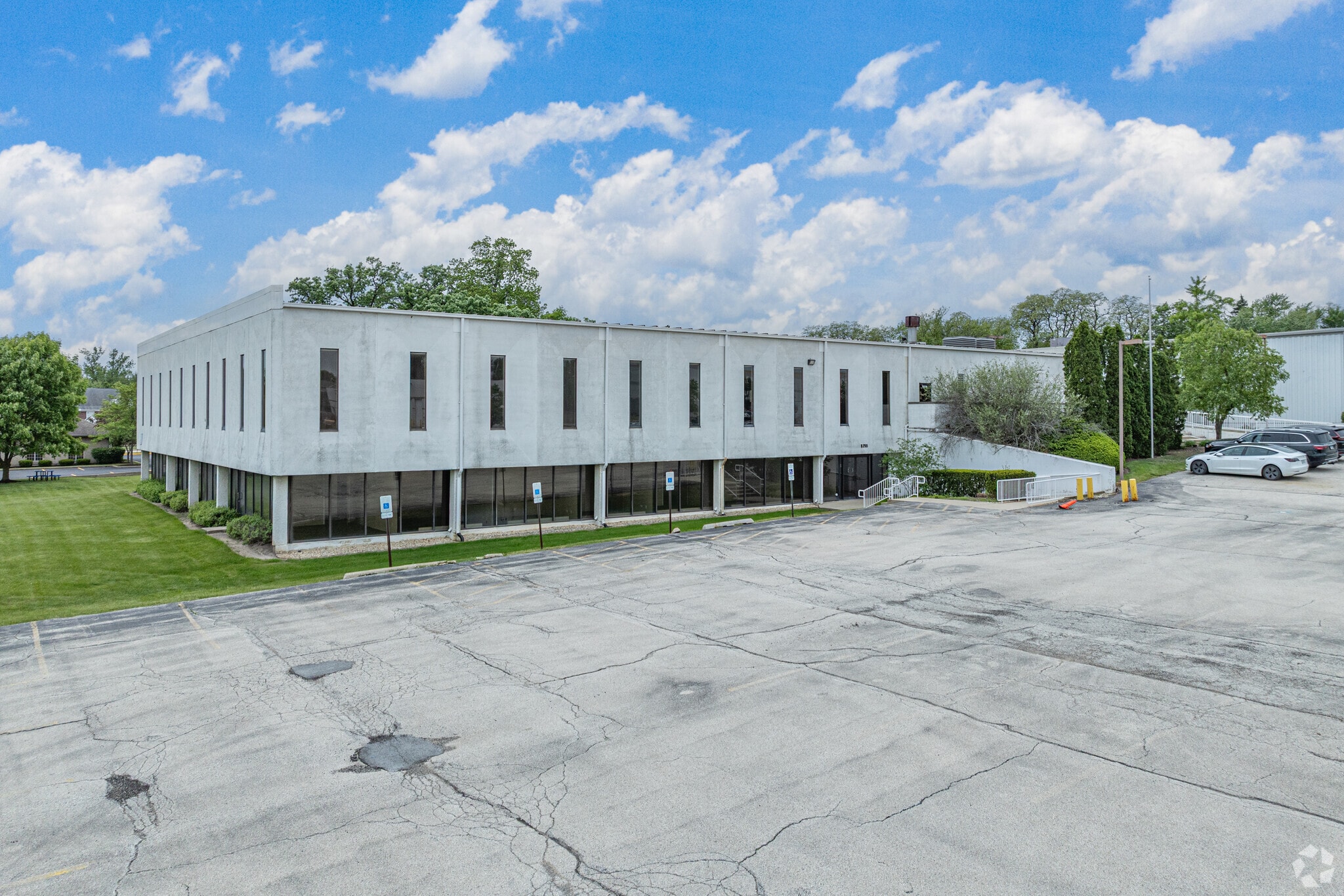 8255 Lemont Rd, Darien, IL for lease Primary Photo- Image 1 of 16