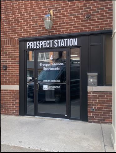 4 Walker Ave, Clarendon Hills, IL à louer - Photo du bâtiment - Image 3 de 7