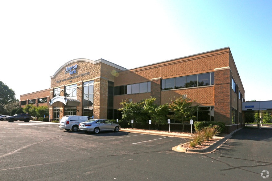 5000 W 36th St, Saint Louis Park, MN for lease - Primary Photo - Image 1 of 4