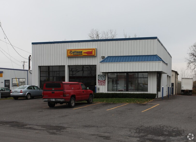 226 Bridge St, East Syracuse, NY à vendre - Photo du bâtiment - Image 2 de 10