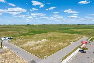 Plus de détails pour 200 Edgefield Pl, Strathmore, AB - Commerce de détail à louer