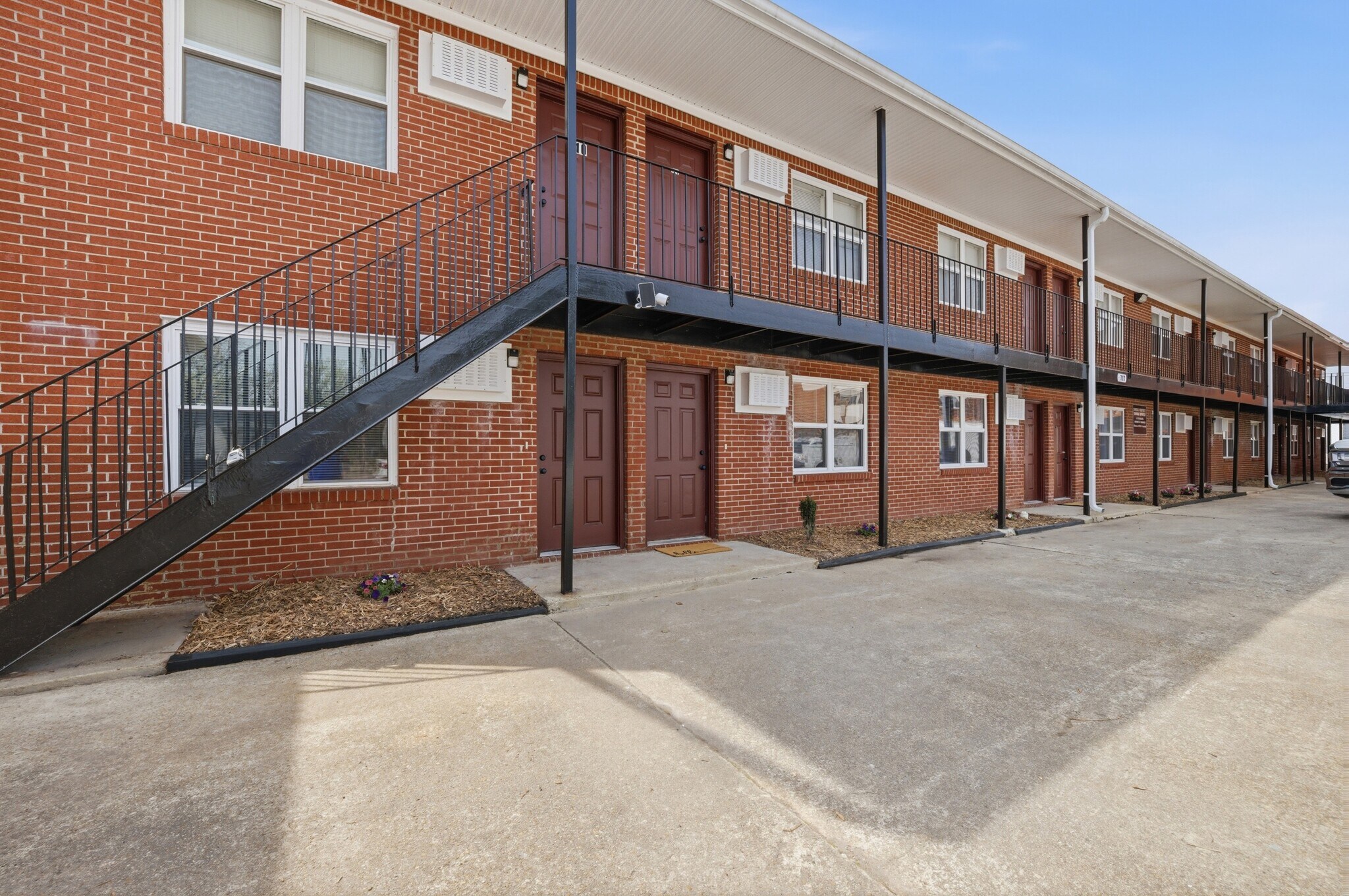 725 Guy Ave, Norfolk, VA à vendre Photo du bâtiment- Image 1 de 9