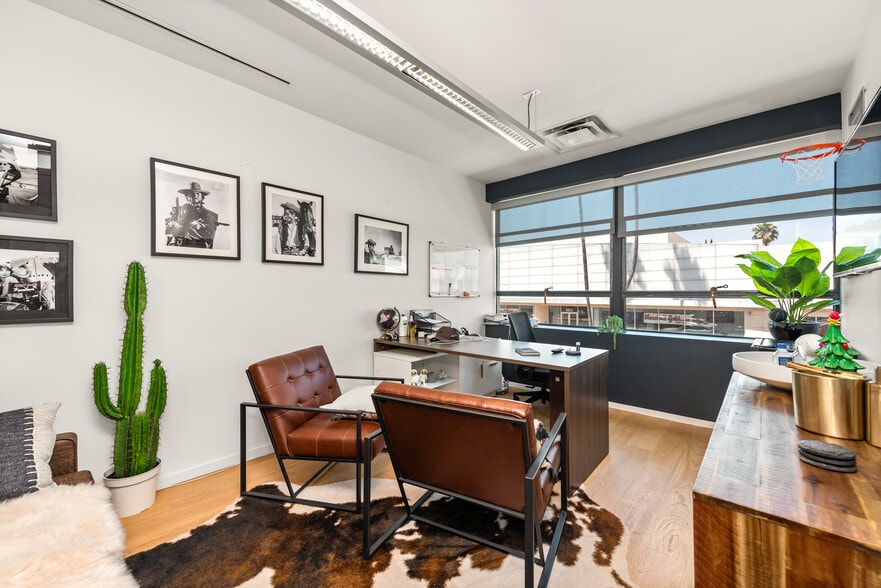 8820 Wilshire Blvd, Beverly Hills, CA for lease - Interior Photo - Image 3 of 7