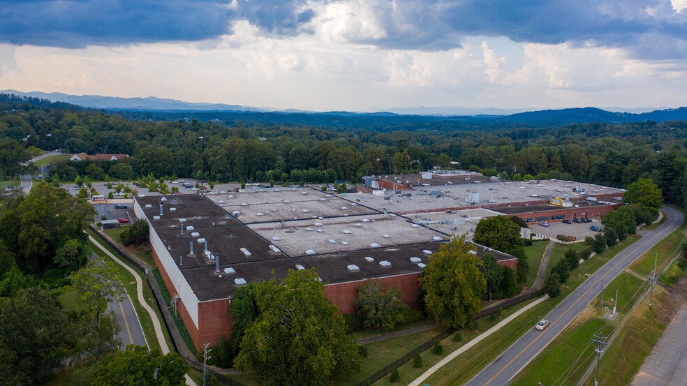 128 Bingham Rd, Asheville, NC for lease - Building Photo - Image 3 of 17