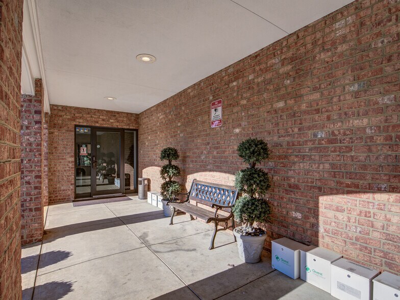 313 Park Ave, Falls Church, VA à louer - Photo du bâtiment - Image 2 de 13