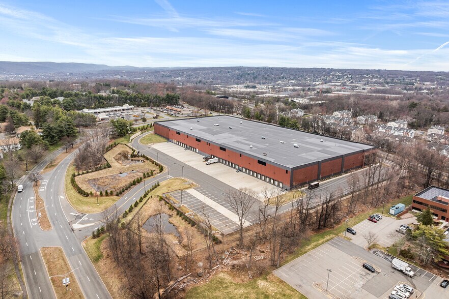 1000 MacArthur Blvd, Mahwah, NJ à louer - Photo du bâtiment - Image 2 de 6