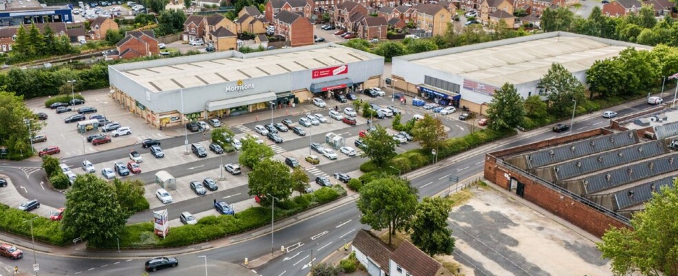 Castleford Retail Park portfolio of 2 properties for sale on LoopNet.ca - Primary Photo - Image 1 of 1