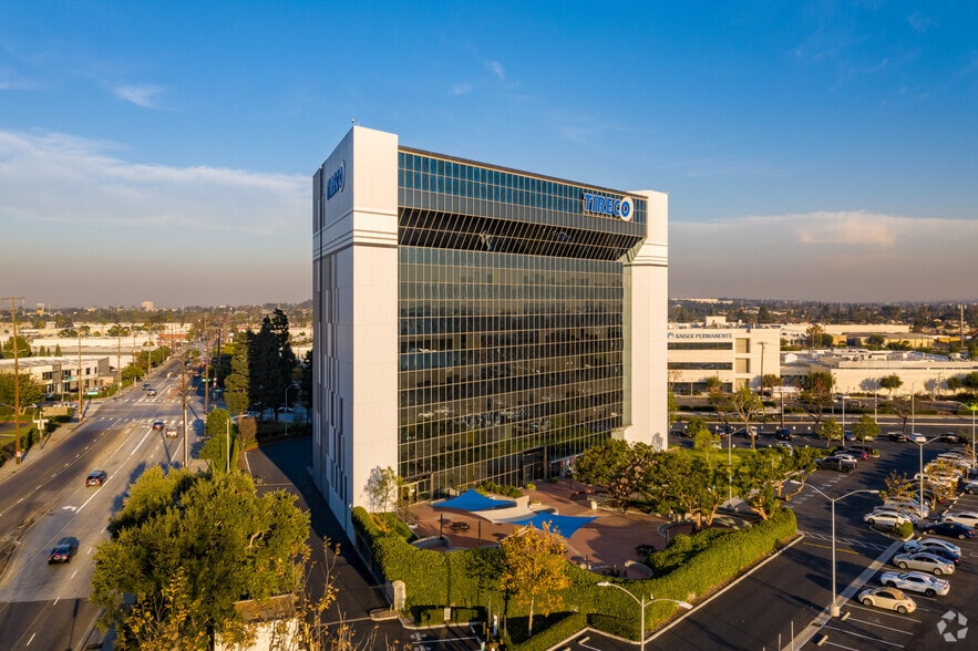 500 W 190th St, Gardena, CA for lease - Building Photo - Image 2 of 6